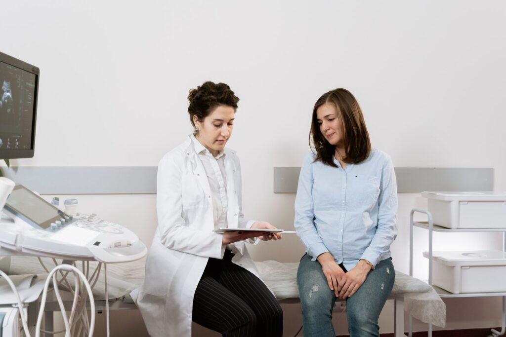 Pregnant patient during a prenatal consultation